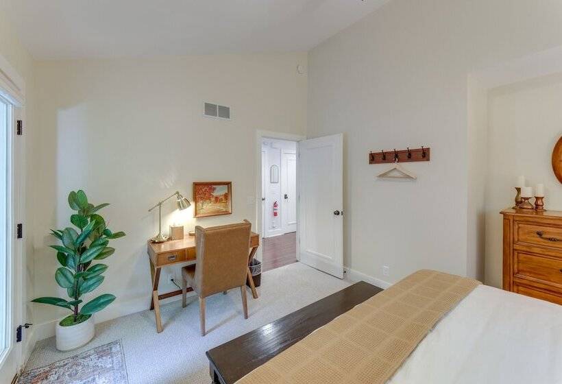 Riverwood: South Haven Retreat On 10 Acres