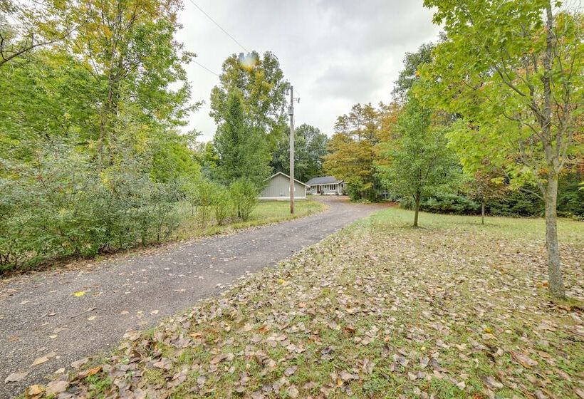 Riverwood: South Haven Retreat On 10 Acres