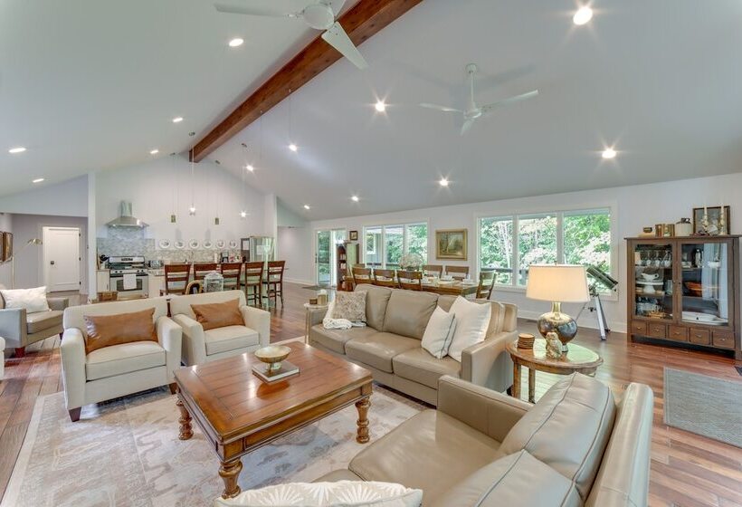 Riverwood: South Haven Retreat On 10 Acres