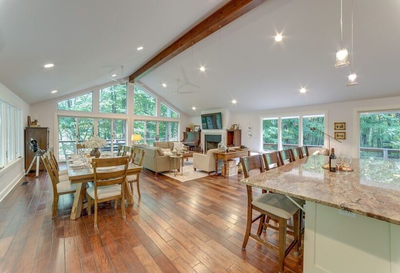 Riverwood: South Haven Retreat On 10 Acres