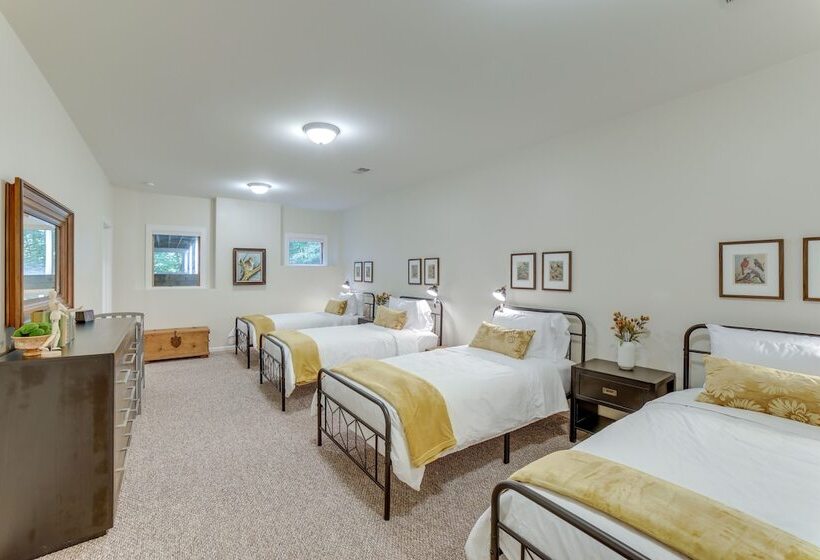 Riverwood: South Haven Retreat On 10 Acres