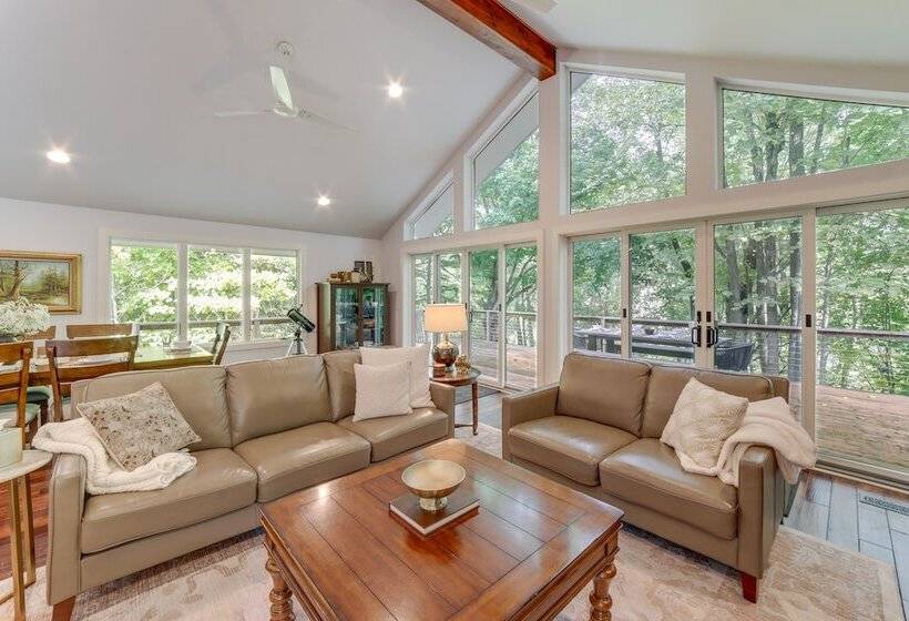 Riverwood: South Haven Retreat On 10 Acres