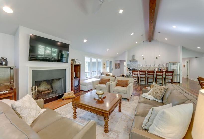 Riverwood: South Haven Retreat On 10 Acres