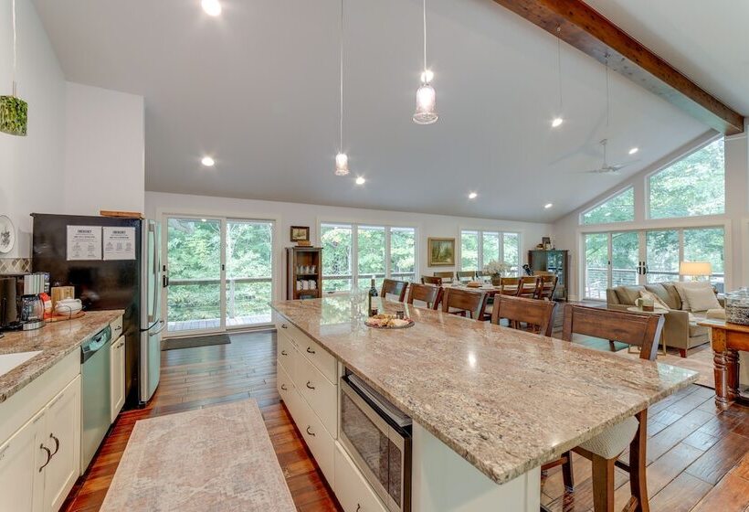 Riverwood: South Haven Retreat On 10 Acres