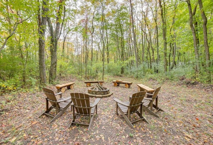 Riverwood: South Haven Retreat On 10 Acres
