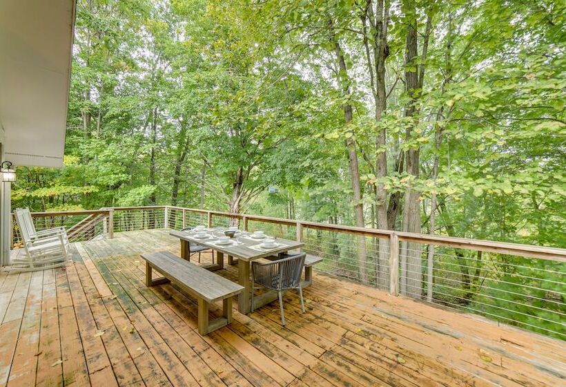 Riverwood: South Haven Retreat On 10 Acres