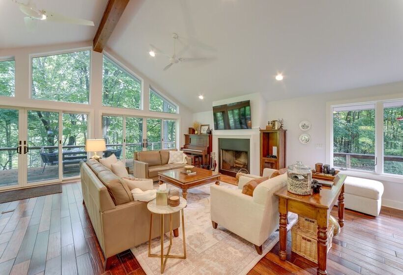 Riverwood: South Haven Retreat On 10 Acres