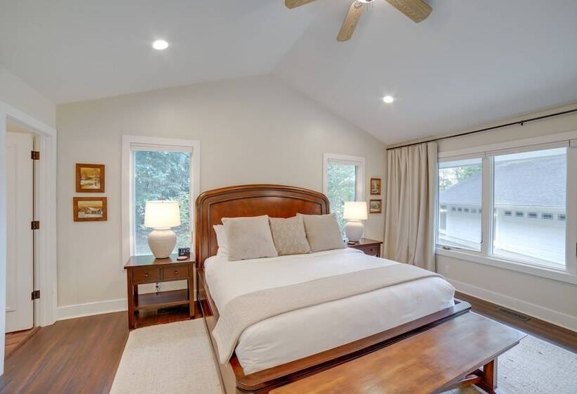 Riverwood: South Haven Retreat On 10 Acres