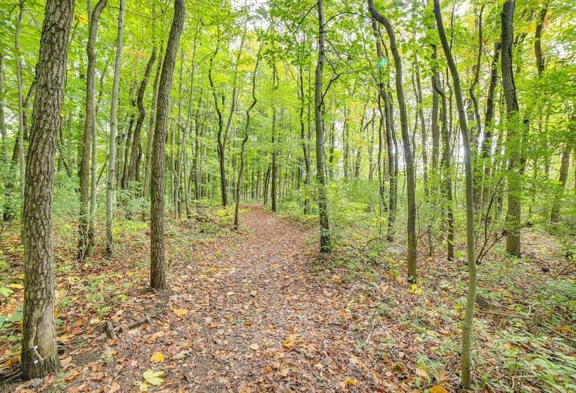 Riverwood: South Haven Retreat On 10 Acres