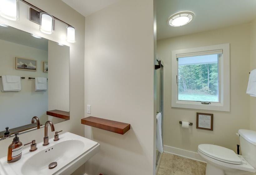 Riverwood: South Haven Retreat On 10 Acres