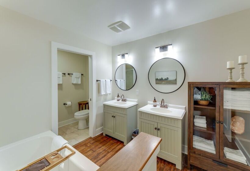 Riverwood: South Haven Retreat On 10 Acres