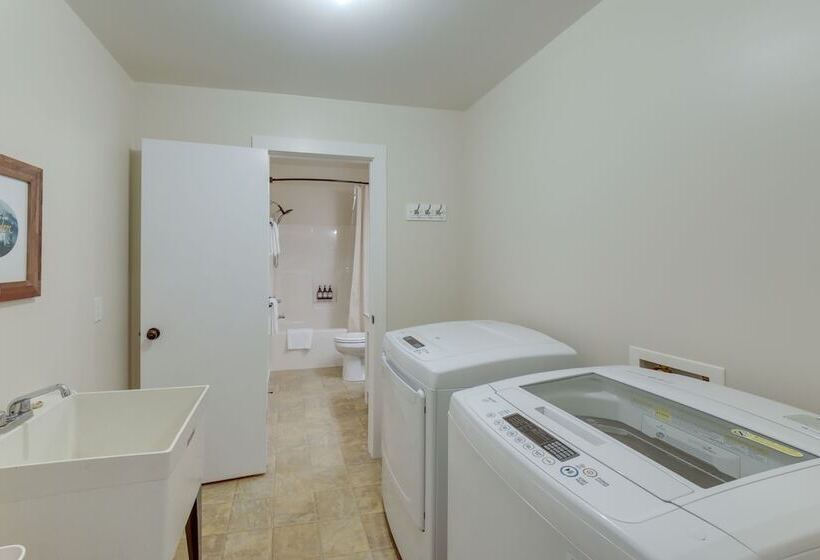 Riverwood: South Haven Retreat On 10 Acres