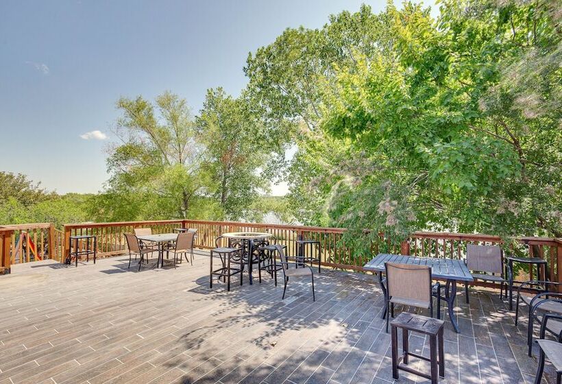 Rockwall Lake Home W/ Large Yard & Playground!