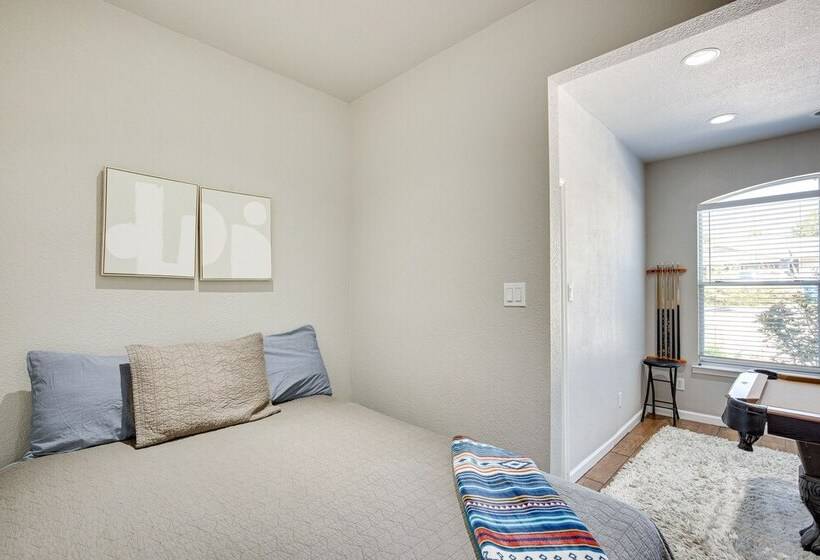 Rockwall Lake Home W/ Large Yard & Playground!