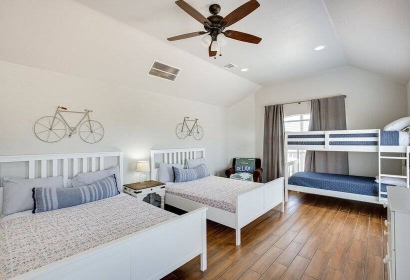 Rockwall Lake Home W/ Large Yard & Playground!