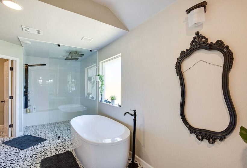 Rockwall Lake Home W/ Large Yard & Playground!