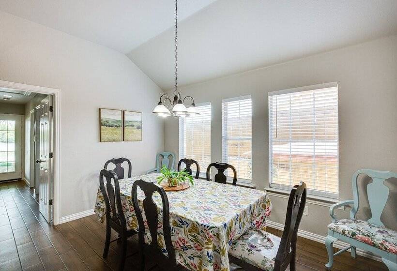 Rockwall Lake Home W/ Large Yard & Playground!