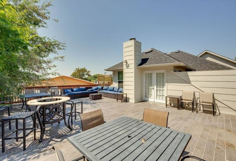 Rockwall Lake Home W/ Large Yard & Playground!