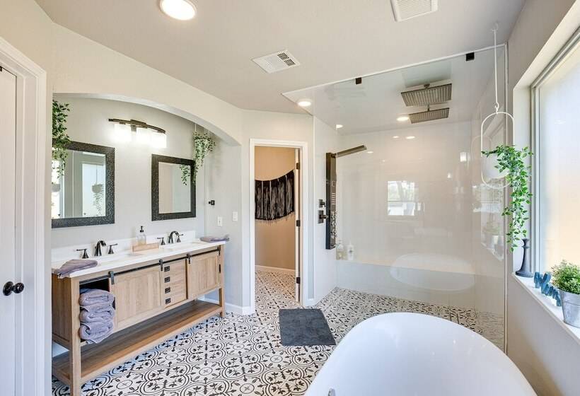 Rockwall Lake Home W/ Large Yard & Playground!