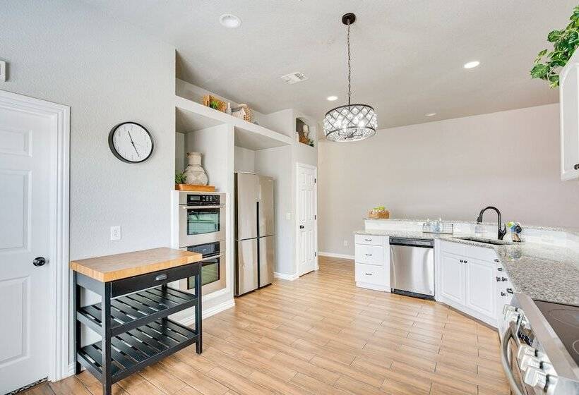 Rockwall Lake Home W/ Large Yard & Playground!