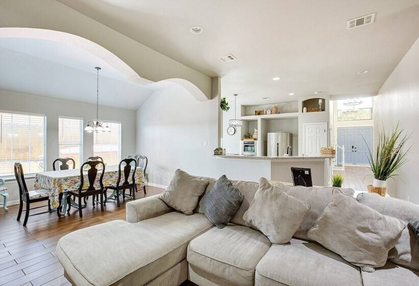 Rockwall Lake Home W/ Large Yard & Playground!