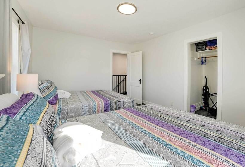 Dom Rodzinny Lakeview Getaway Walk To Lake Huron