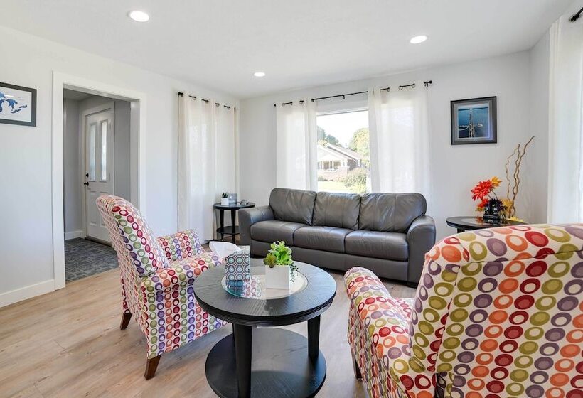 Dom Rodzinny Lakeview Getaway Walk To Lake Huron