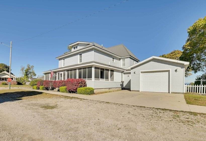 Dom Rodzinny Lakeview Getaway Walk To Lake Huron