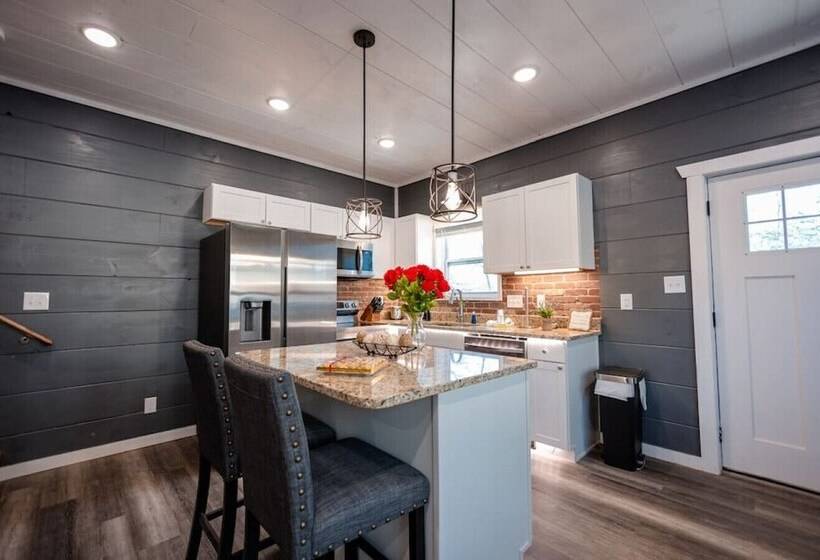 Romantic Cabin Retreat By Ghosal Luxury Lodging