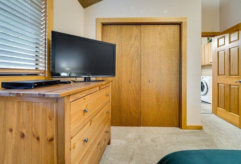 Ronald Cabin W/ Private Deck: Near Cle Elum Lake!