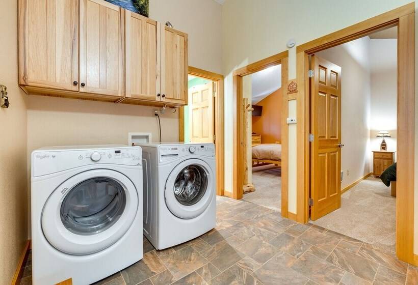 Ronald Cabin W/ Private Deck: Near Cle Elum Lake!