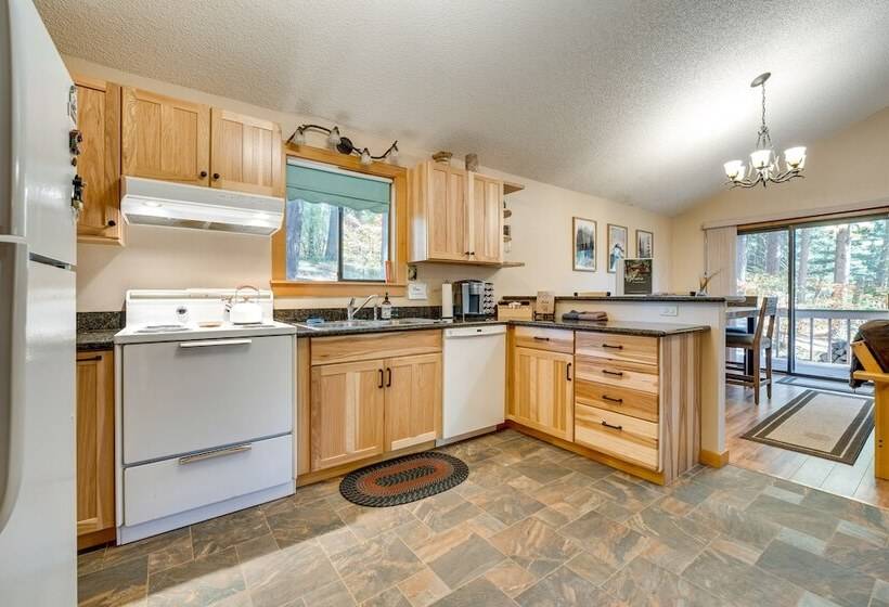 Ronald Cabin W/ Private Deck: Near Cle Elum Lake!