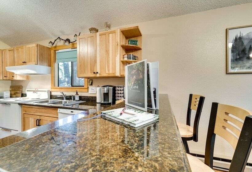 Ronald Cabin W/ Private Deck: Near Cle Elum Lake!