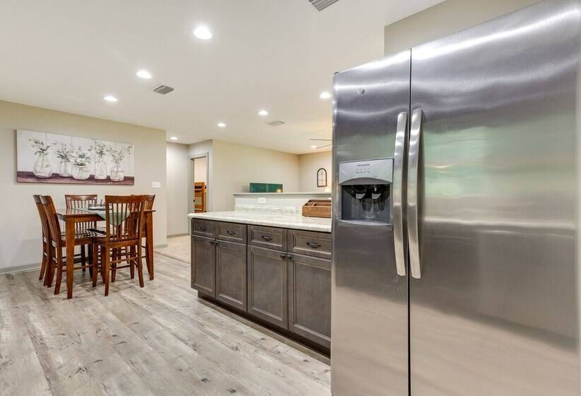 Rural Retreat W/ Covered Porch Near Jackson