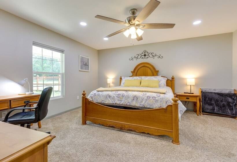 Rural Retreat W/ Covered Porch Near Jackson