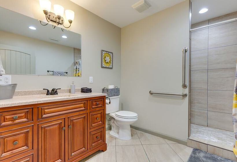 Rural Retreat W/ Covered Porch Near Jackson