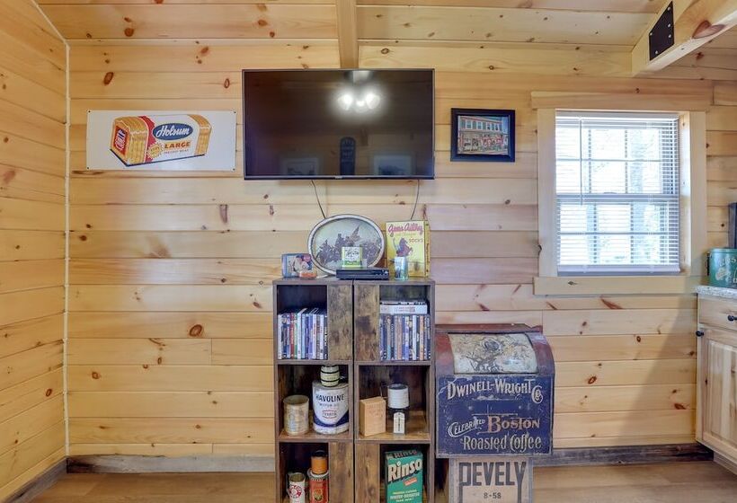 Rustic Caledonia Cabin Near State Parks & Boating!