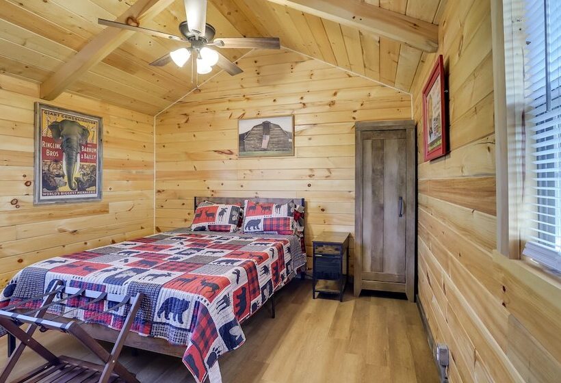 Rustic Caledonia Cabin Near State Parks & Boating!
