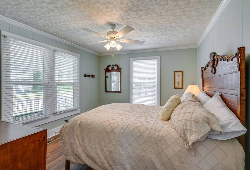 Rustic River Bungalow   Steps To Downtown Belhaven