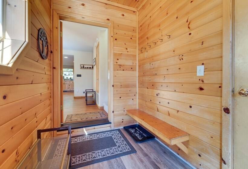 Rustic Truckee Cabin Retreat W/ Community Pool!