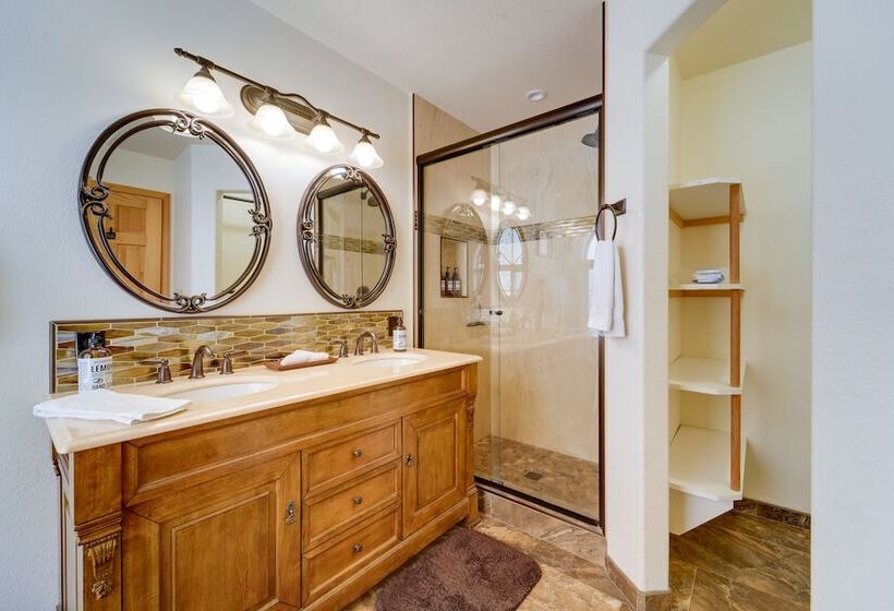 Rustic Truckee Cabin Retreat W/ Community Pool!