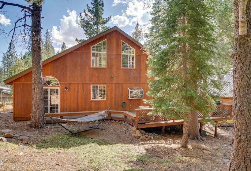 Rustic Truckee Cabin Retreat W/ Community Pool!