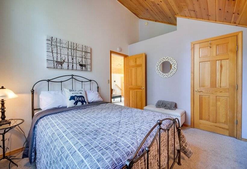 Rustic Truckee Cabin Retreat W/ Community Pool!