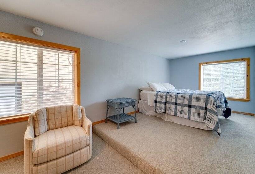 Rustic Truckee Cabin Retreat W/ Community Pool!