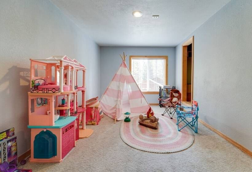 Rustic Truckee Cabin Retreat W/ Community Pool!