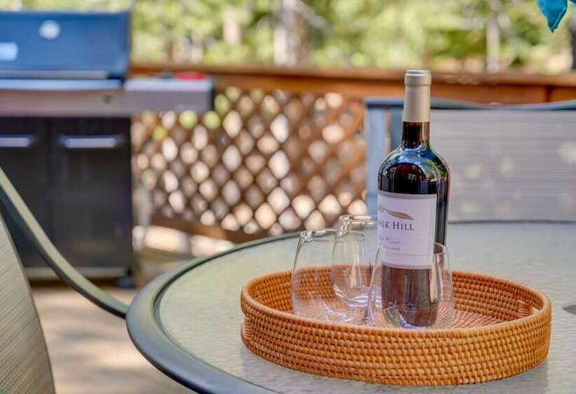 Rustic Truckee Cabin Retreat W/ Community Pool!