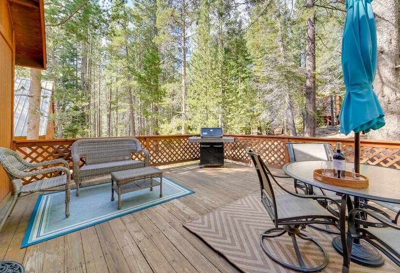 Rustic Truckee Cabin Retreat W/ Community Pool!