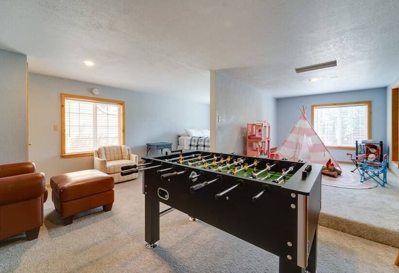 Rustic Truckee Cabin Retreat W/ Community Pool!