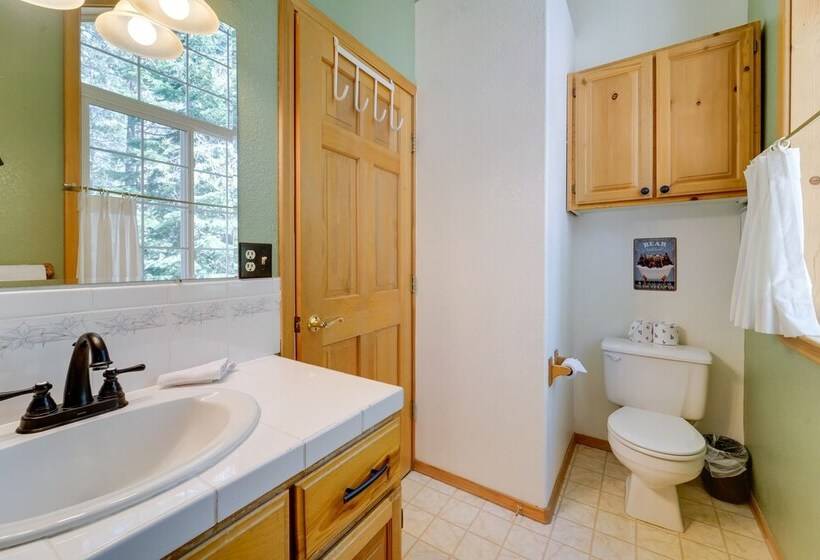 Rustic Truckee Cabin Retreat W/ Community Pool!