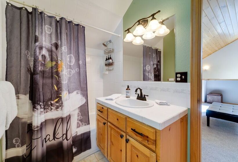 Rustic Truckee Cabin Retreat W/ Community Pool!